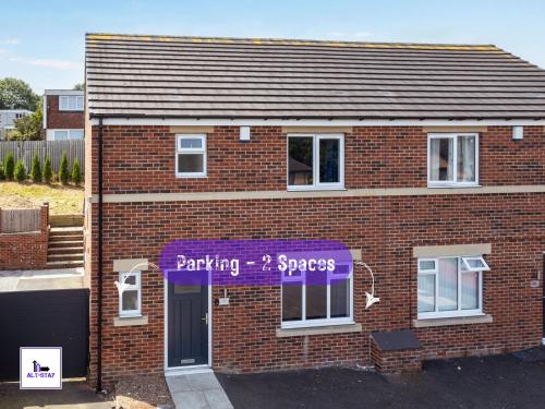 Stonecliffe Thirty Five By Alt-Stay - 3 Bed Contractor and Relocation Accommodation with Ensuite Bedroom, Parking, Kitchen, Laundry, Pool Table, Fast Wi Fi and Smart TV - Long Stay Ready with Weekly and Monthly Rates, Leeds (Foto 6)