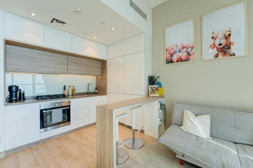 New! Stunning sea view studio | Balcony | Pool - image 7