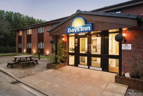 ทางเข้า, Days Inn by Wyndham Bridgend Cardiff M4 in บริดเด็น