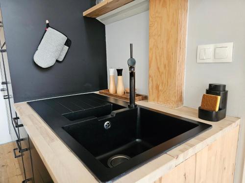 spacious modern LOFT, 2 bedrooms, 95m2, free parking, Bratislava (fotografie 8)