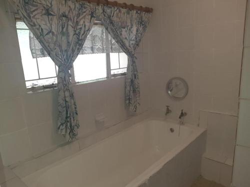 Cottage 2 at Cynthias Country, Hartbeespoort (foto 4)