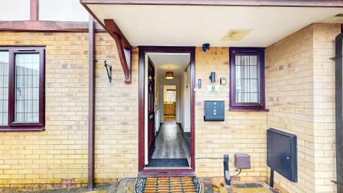 Modern Home, Sleeps 8, Parking Modern Home, Sleeps 8, Parking