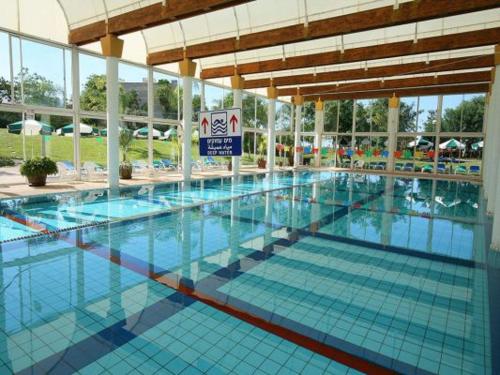 SeaView 202 in เคซารี