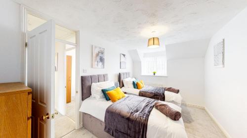 Modern Home, Sleeps 8, Parking Modern Home, Sleeps 8, Parking