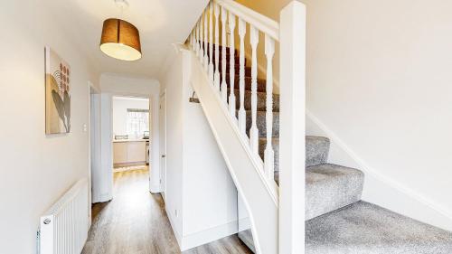 Modern Home, Sleeps 8, Parking Modern Home, Sleeps 8, Parking