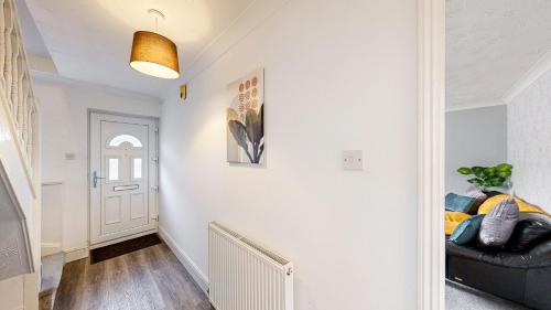 Modern Home, Sleeps 8, Parking Modern Home, Sleeps 8, Parking