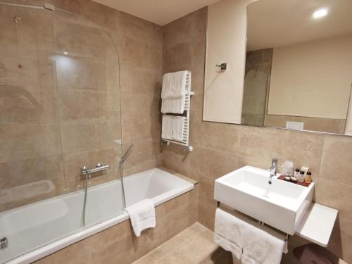 room detail thumbnail 2