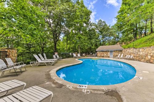 Gatlinburg Cabin with Game Room, Hot Tub and Mtn Views in Gatlinburg, USA