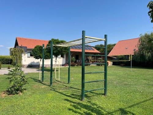 Reinpold Vendégház (Reinpold Vendeghaz) in Buzsak