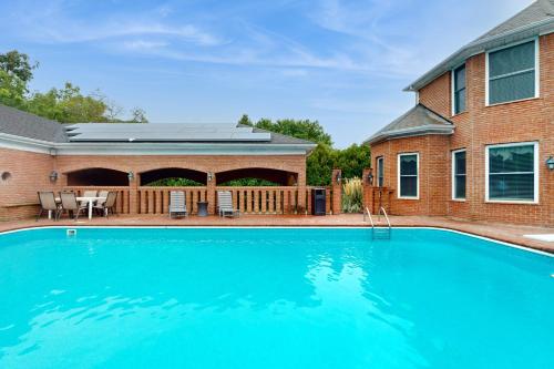 The Brooklyn Estate - image 7