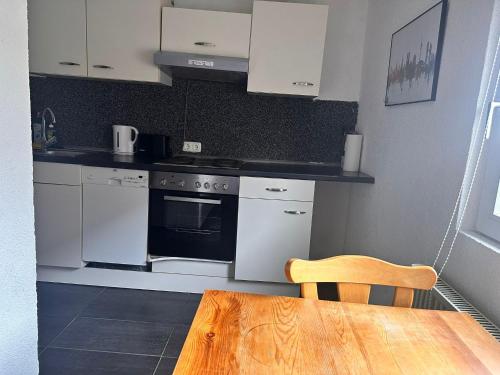 Kitchen, Haus mit Terrasse&Garten in Ilsede