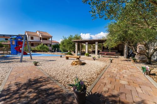 Dārzs, Villa Zlatni dvori ZadarVillas in Razanac