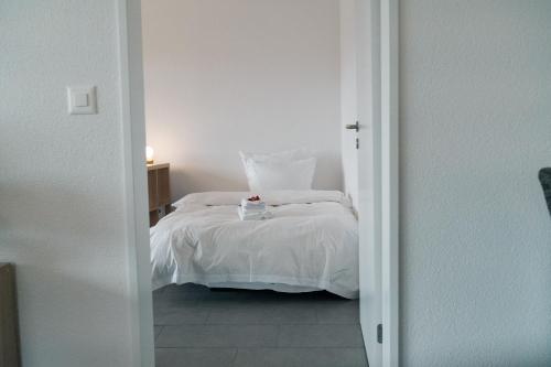 Apartment Elona - Tap to explore photos