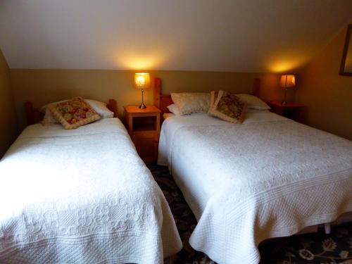 Comfort Triple Room with Shower image 9