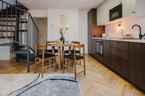 Prague Days - Attic Maisonette - Workspace - Netflix - Vinohrady, Прага (фото 4)