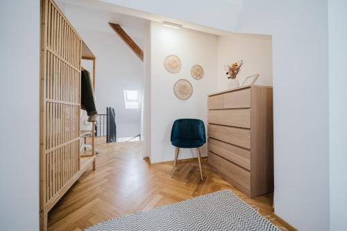 One-Bedroom Apartment image 7