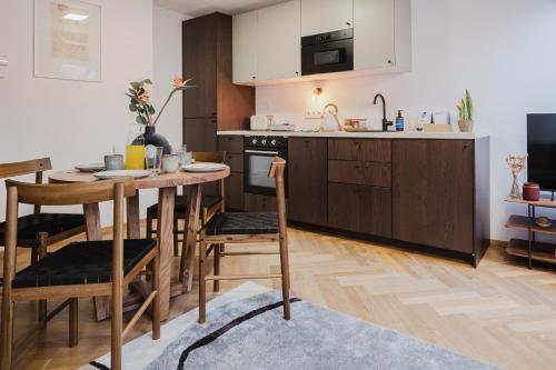 One-Bedroom Apartment image 4