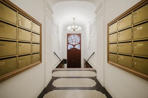 One-Bedroom Apartment image 1