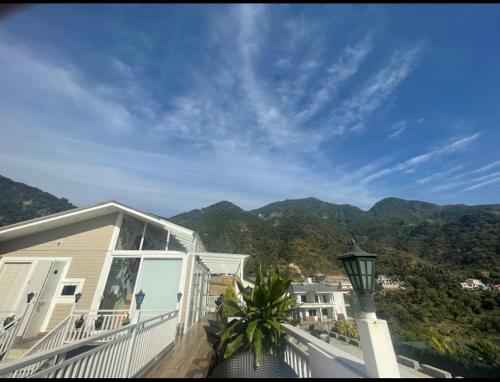 Viewtopia - best view of Doon Valley - Mussoorie