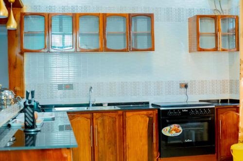 virtuve, MARK-A VACATION Home in Kigoma