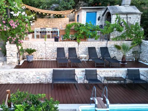 Romantic villa by the sea with panoramatic view – khách sạn tại Okrug Donji