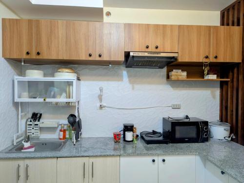 King Bed, Big Kitchen, Fast WiFi, Near Airport, Lapu Lapu City (foto 2)