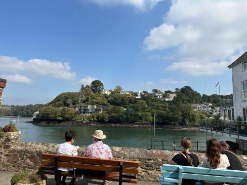 The Slipway Suite Fowey Harbour & Parking 1 Min The Slipway Suite Fowey Harbour & Parking 1 Min