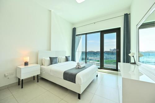 Luxury 1BR Near Burj Khalifa with Canal Views, Дубай (фото 4)