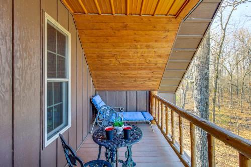 Reel in Fish, Relax By Fire: McMinnville Cabin in Makminvilla (TN)