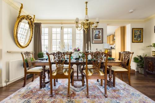 Mayfair 3-Bed 6-Guest w Patio & ac Berkeley Square - image 13