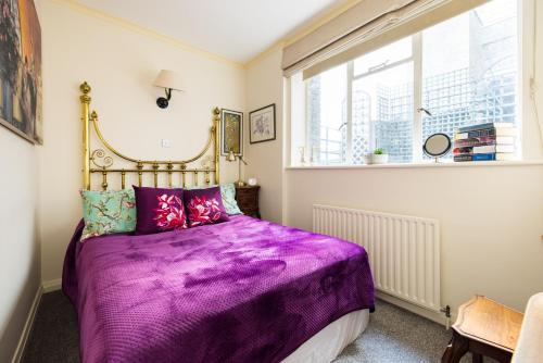 Mayfair 3-Bed 6-Guest w Patio & ac Berkeley Square - image 9