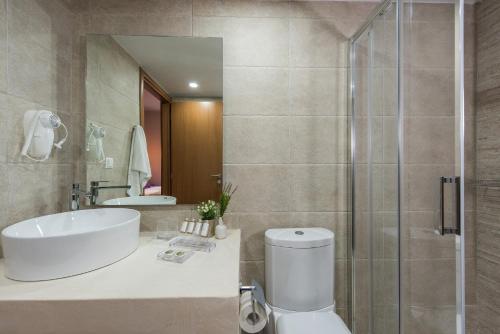 Bluebell Luxury Suites - image 4