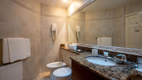 Twin Room image 2