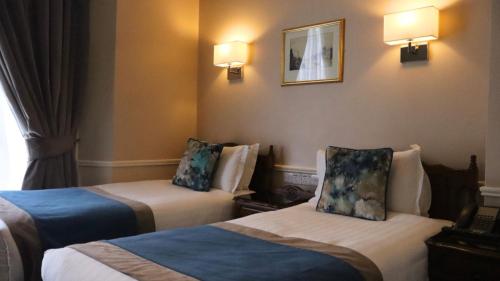 Twin Room image 1