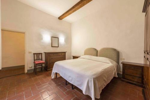 One-Bedroom Apartment image 3