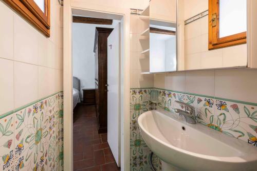 One-Bedroom Apartment image 1