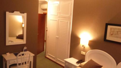 3 twin beds