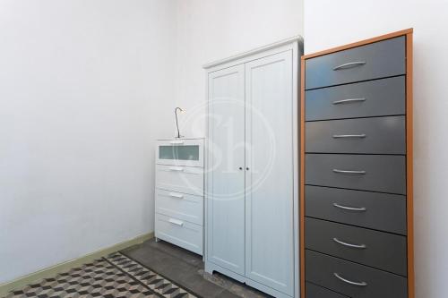 Stylish Apartment with Terrace in Poble Sec near Montjuïc - Tap to explore photos
