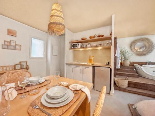 Facilities, Bali Room in Zone Industrielle de Thibaud