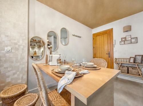 Facilities, Bali Room in Zone Industrielle de Thibaud