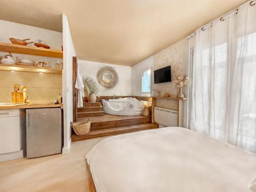 Facilities, Bali Room in Zone Industrielle de Thibaud