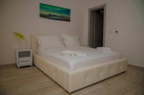 2 bedrooms, 4 beds