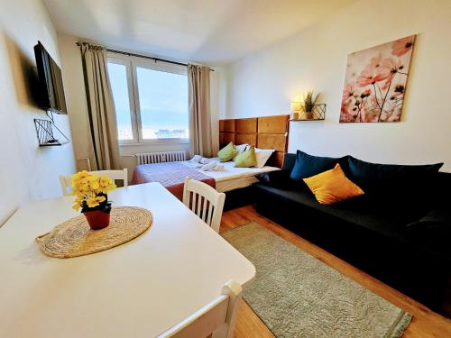 TERRACE-VIEW PRAGUE APARTMENTS for Business & Leisure, FREE PARKING & Gym, Near Metro & Aqua Sport Centre, Praha (fotografie 7)