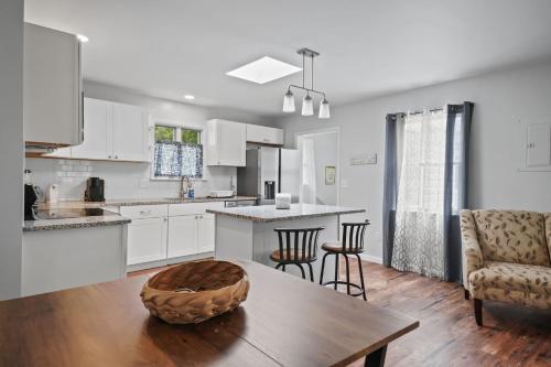 Serenity at Deep Hole Hideaway - Pet friendly!, Deep Hole