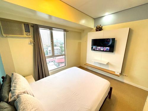 Centrio Tower Cozy Wi-Fi Netflix - Tap to explore photos