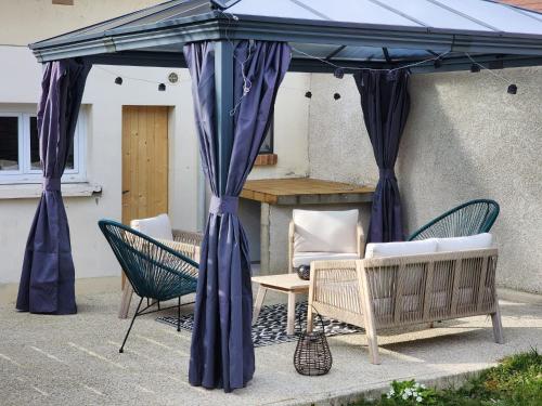 Maison cosy avec jardin, Disney in Жосини