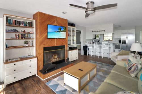 Shady Grove - Water views, Fireplace! Shady Grove - Water views, Fireplace!