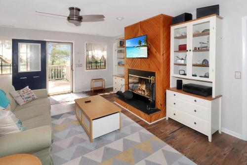 Shady Grove - Water views, Fireplace! Shady Grove - Water views, Fireplace!