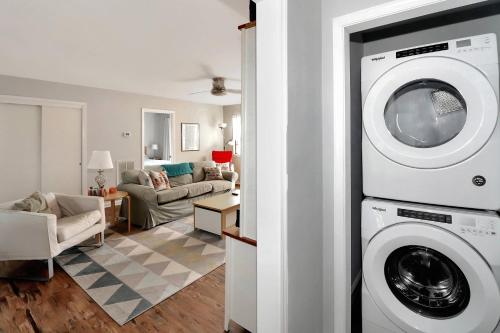 Shady Grove - Water views, Fireplace! Shady Grove - Water views, Fireplace!