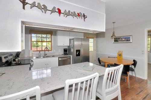 Shady Grove - Water views, Fireplace! Shady Grove - Water views, Fireplace!